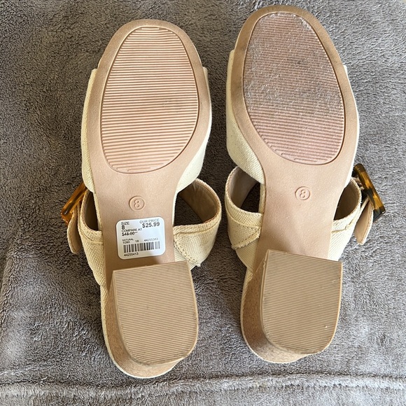 C Comfort (Size 8M) Sandals in Natural Color - Picture 3 of 4